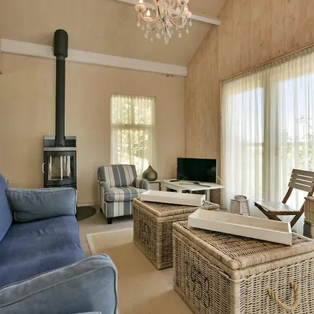 Loevesteijn: Coastal Retreat With Garden Terrace Ouddorp