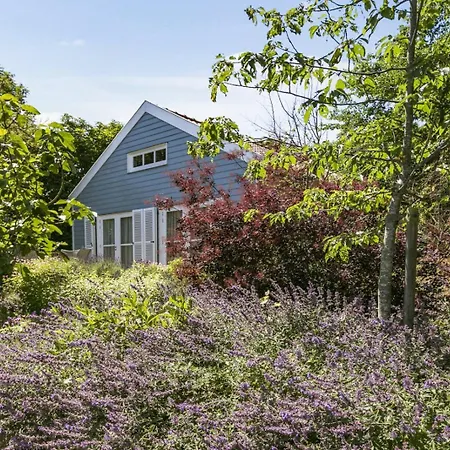 Loevesteijn: Coastal Retreat With Garden Terrace * Ouddorp