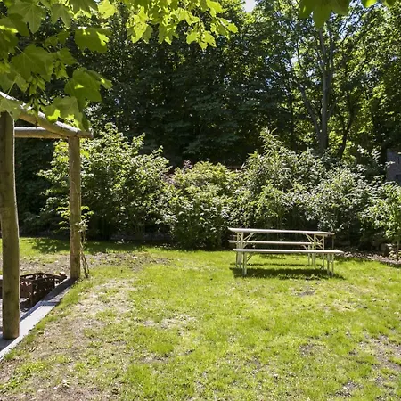 Holiday home Loevesteijn: Coastal Retreat With Garden Terrace Ouddorp