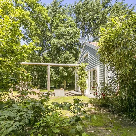 Loevesteijn: Coastal Retreat With Garden Terrace Ouddorp