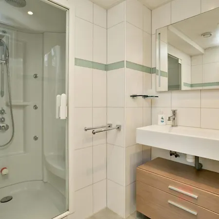 Loevesteijn: Coastal Retreat With Garden Terrace Holiday home Ouddorp