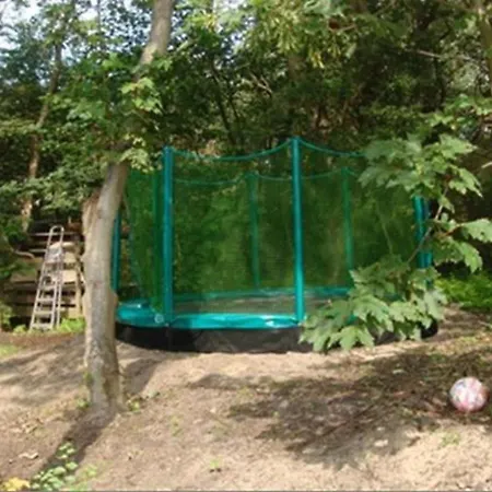 Holiday home Loevesteijn: Coastal Retreat With Garden Terrace Ouddorp