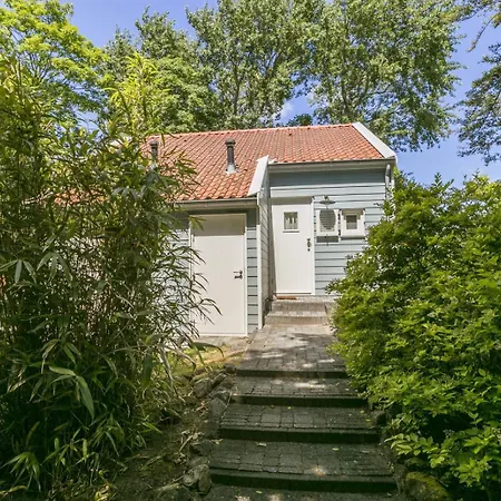 Loevesteijn: Coastal Retreat With Garden Terrace Ouddorp