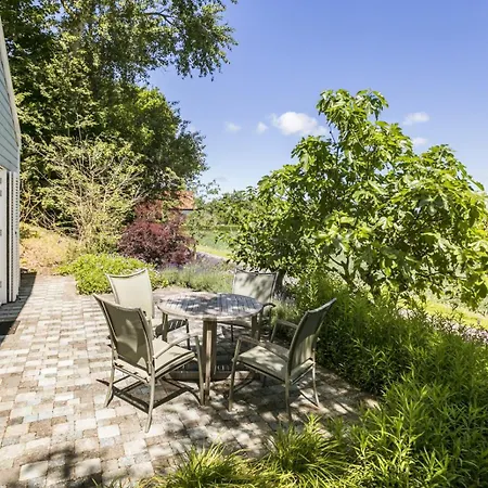 Loevesteijn: Coastal Retreat With Garden Terrace