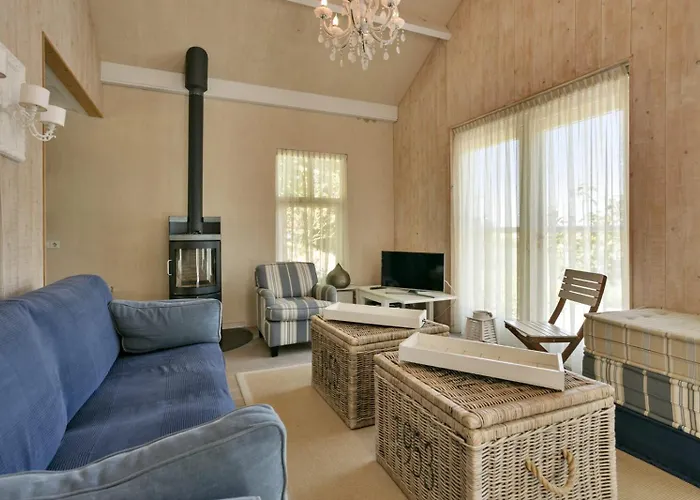 Loevesteijn: Coastal Retreat With Garden Terrace Ouddorp