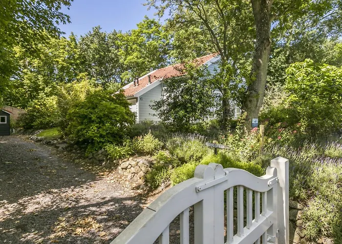 Holiday home Loevesteijn: Coastal Retreat With Garden Terrace *