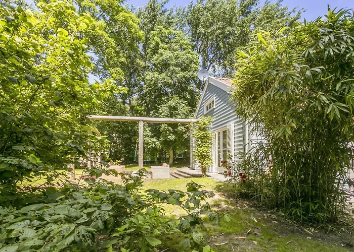 Loevesteijn: Coastal Retreat With Garden Terrace Ouddorp