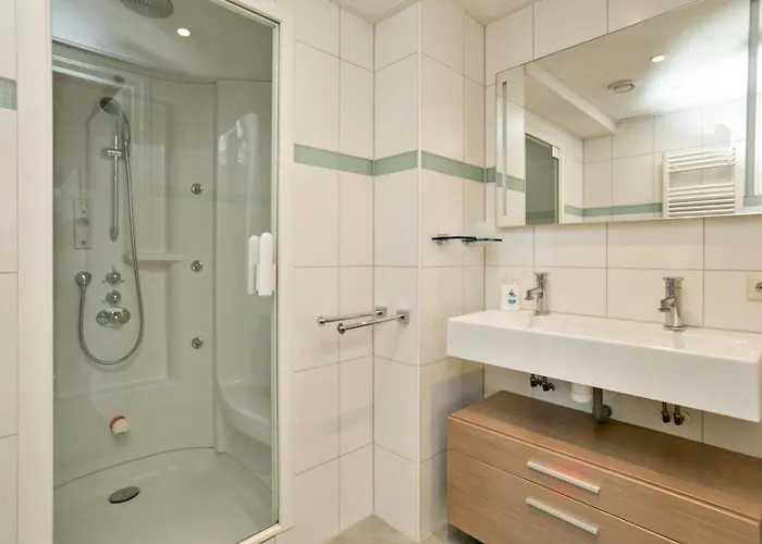 Loevesteijn: Coastal Retreat With Garden Terrace Holiday home Ouddorp