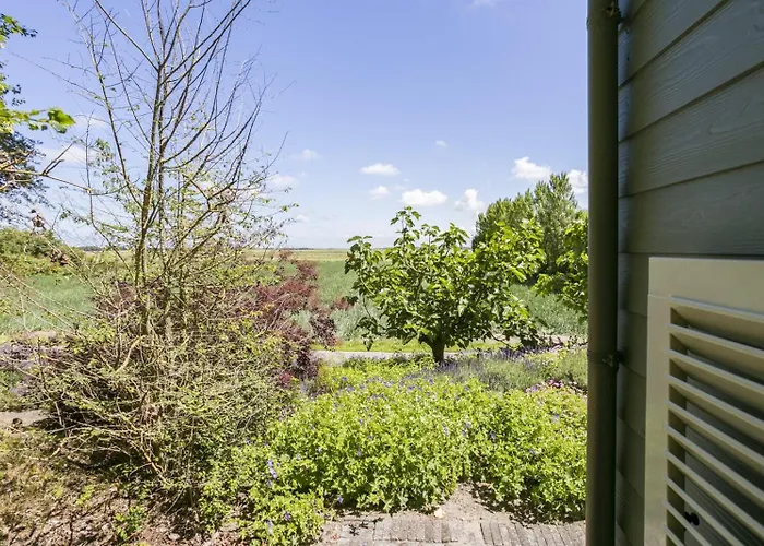 Loevesteijn: Coastal Retreat With Garden Terrace * Ouddorp