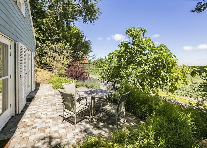 Loevesteijn: Coastal Retreat With Garden Terrace