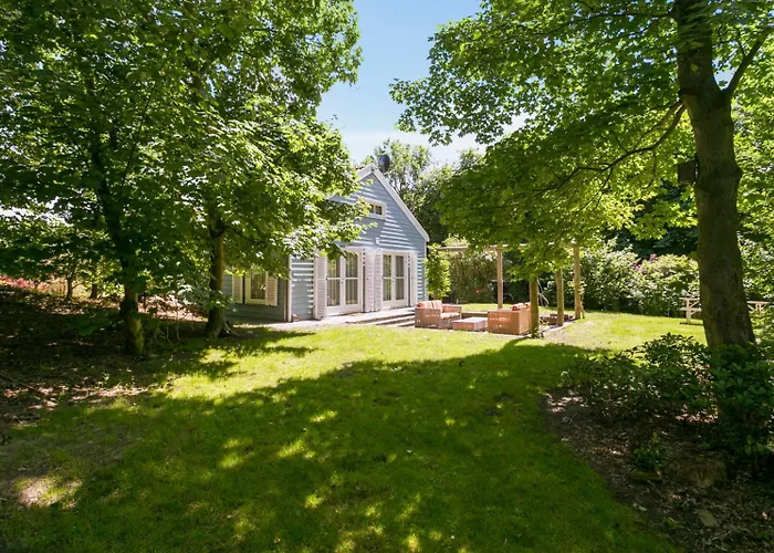 Loevesteijn: Coastal Retreat With Garden Terrace Ouddorp