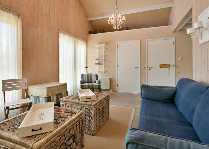 Loevesteijn: Coastal Retreat With Garden Terrace * Ouddorp