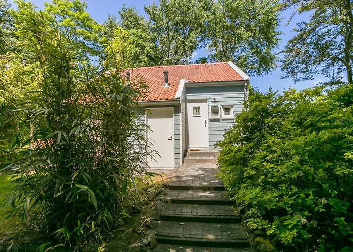 Loevesteijn: Coastal Retreat With Garden Terrace * Ouddorp